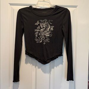 Arizona Jean Company Black Long-Sleeve Cropped Top with Silver Tiger Graphic